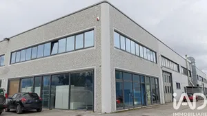 Negozio / locale commerciale in Jesi