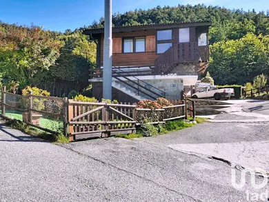 Detached house in Emarèse
