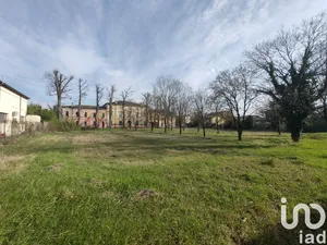 Edificio in Castel d'Ario