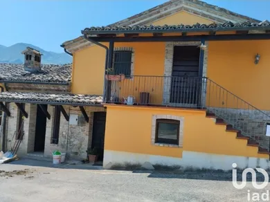 Village house in Colledara