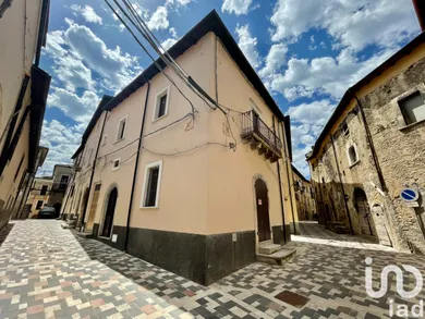 Village house in Corfinio