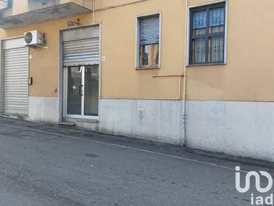 Negozio / locale commerciale in Paderno Dugnano