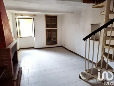 Edificio in Riccò del Golfo di Spezia