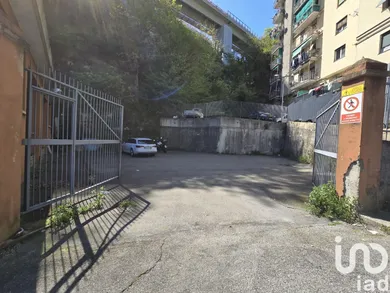 Shop/Premises commercial in Genova