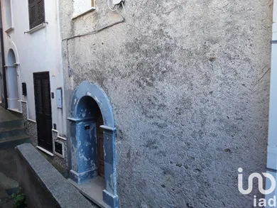 Village house in Longobardi