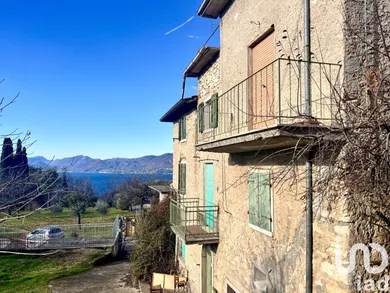 Edificio in Torri del Benaco