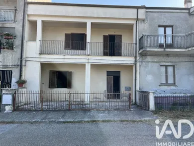 Village house in Longobardi