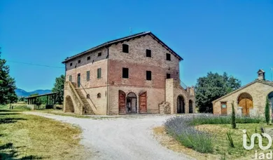 Business premises in Treia