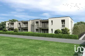 Building in Uggiate-Trevano