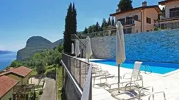 Apartment in Tremosine
