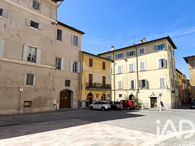 Shop/Premises commercial in Foligno