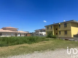 Land in Isola Rizza