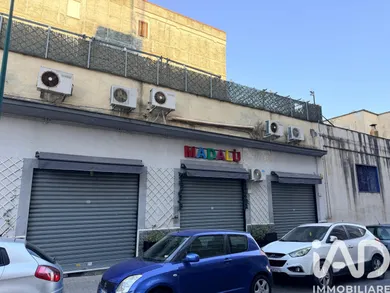 Shop/Premises commercial in Napoli