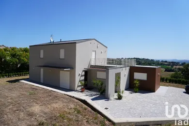 Cascina / Fattoria in Macerata