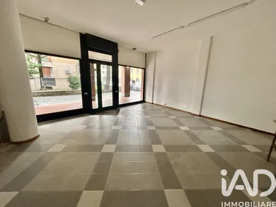 Shop/Premises commercial in Paderno Dugnano