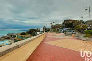 Shop/Premises commercial in Genova