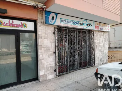 Shop/Premises commercial in Macerata