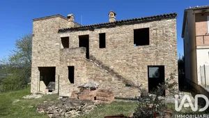 Townhouse in Loro Piceno