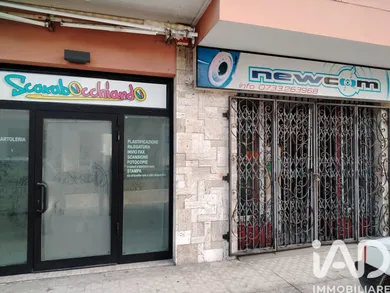 Negozio / locale commerciale in Macerata