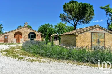 Business premises in Treia