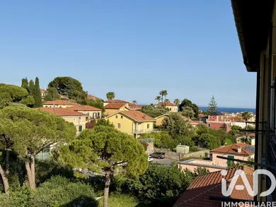 Apartment in Diano Castello