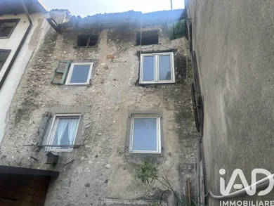 Edificio in Ala