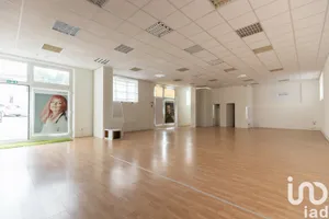 Shop/Premises commercial in Osimo