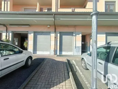 Shop/Premises commercial in Lanzo Torinese
