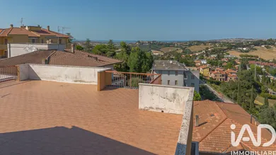 Appartamento 6 locali e più in Agugliano