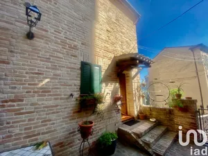 Village house in Montedinove