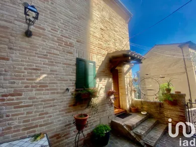 Village house in Montedinove