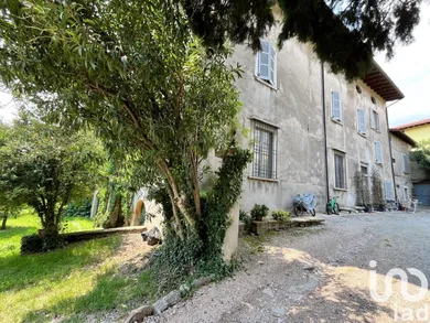 Edificio in Toscolano-Maderno