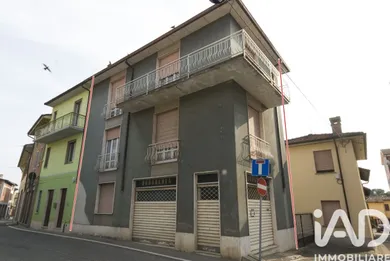 Edificio in Miradolo Terme