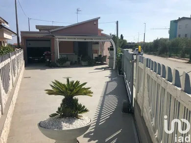 Cascina / Fattoria in Roseto degli Abruzzi