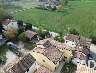 House in Novi di Modena