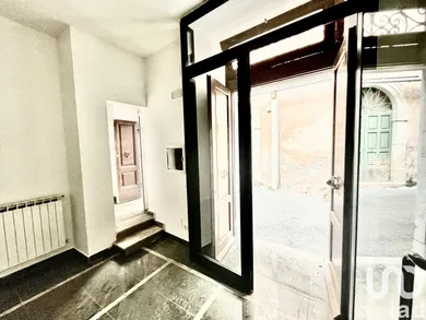 Shop/Premises commercial in L'Aquila