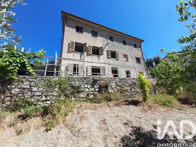 Casa di paese in Longobardi