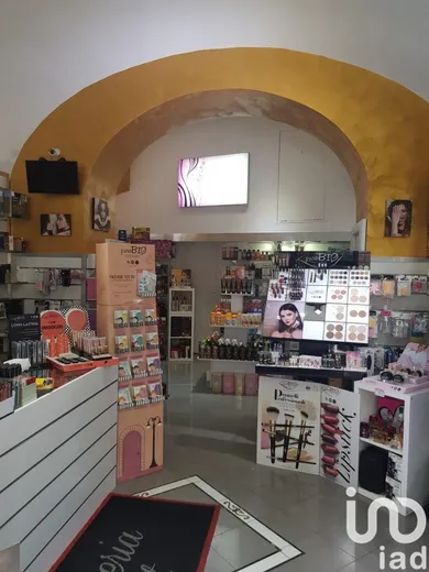 Shop/Premises commercial in Napoli
