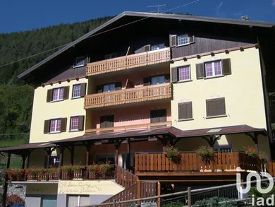 Edificio in Vezza d'Oglio