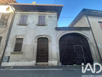 Edificio in Medole