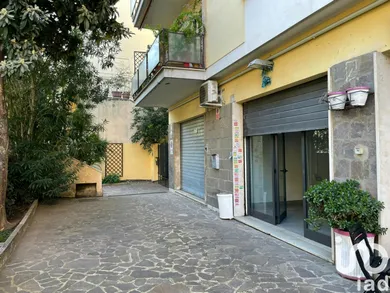 Negozio / locale commerciale in Roma