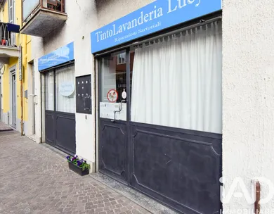 Shop/Premises commercial in Seveso