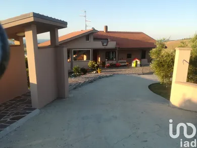 Townhouse in Pineto
