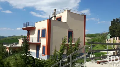Chiatta / Casa galleggiante in Offida