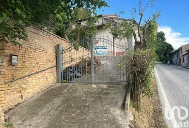 Mansion in Pollenza