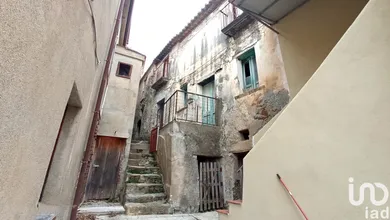 Village house in Longobardi