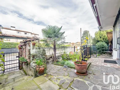 Townhouse in Carugo