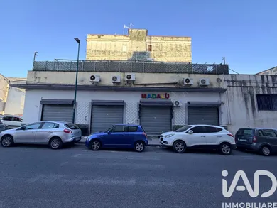Shop/Premises commercial in Napoli
