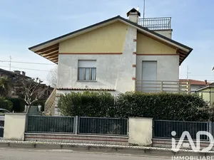 Villetta a schiera in Novi di Modena