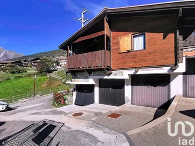 Detached house in Emarèse